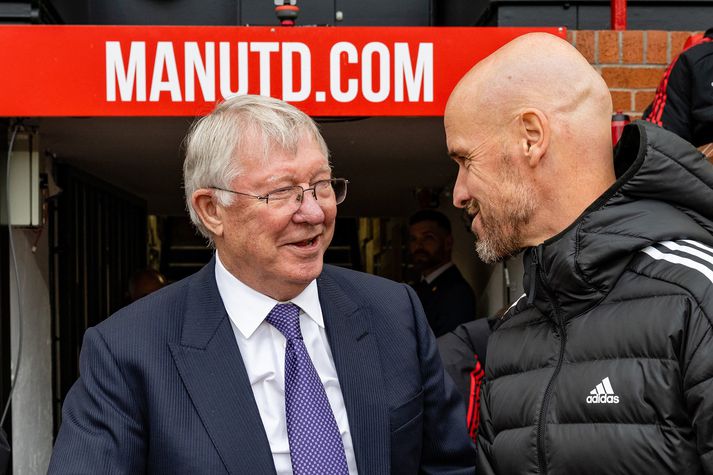 Sir Alex Ferguson heilsar Erik ten Hag fyrir leik Manchester United og Newcastle United.