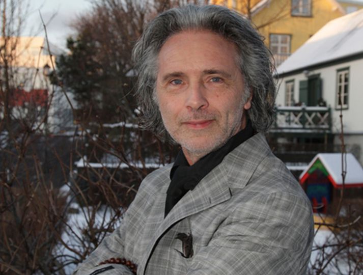Tónlistarmaðurinn Sverrir Guðjónsson skapar tónmynd við ljósagjörning bandaríska listamannsins Bill Fitzgibbons í kvöld.