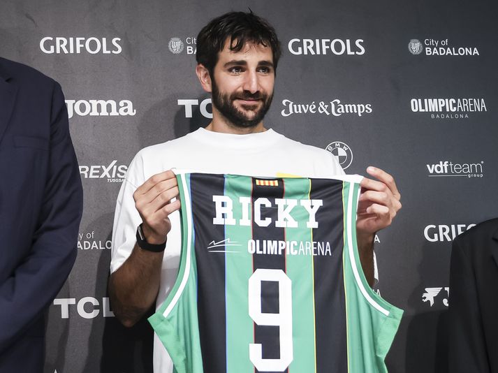 Ricky Rubio með treyju númer níu hjá Joventut Badalona en hann ætlar að spila í henni næsta vetur
