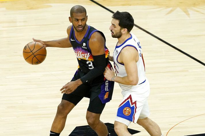 Chris Paul í leiknum við Denver Nuggets í nótt.