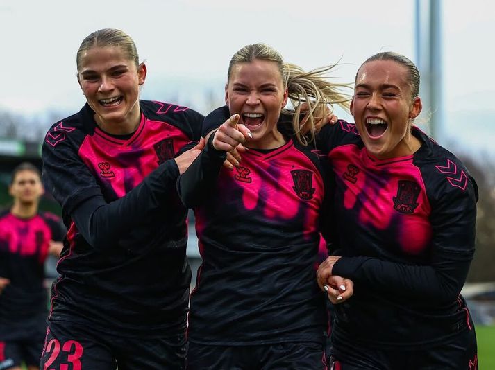 Hafrún Rakel Halldórsdóttir fagnaði markinu vel í dag með liðsfélögum sínum.