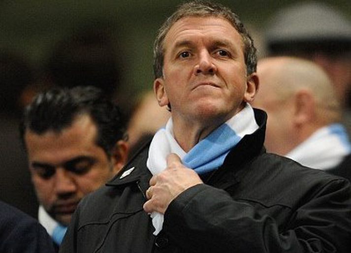 Garry Cook, stjórnarformaður enska úrvalsdeildarliðsins Manchester City, virðist hafa komið sér í veruleg vandræði sem gætu kostað hann starfið