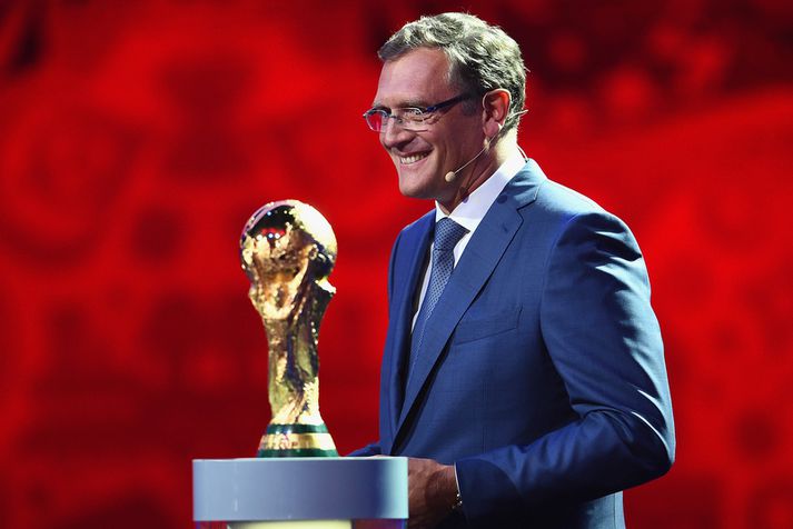 Jerome Valcke sá um að draga Ísland og fleiri lið í riðla fyrir undankeppni EM 2018.