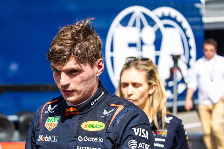 Max Verstappen er á barmi þess að fara í einnar keppni bann.