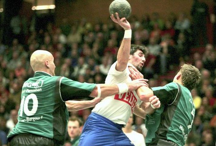 Heiðmar er hér hægra megin en til vinstri er Robertas Pauzolis, fyrrum leikmaður Hauka, en hann skoraði þrjú mörk í kvöld.