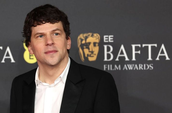 Jesse Eisenberg er margt til lista lagt en var kominn með nóg af því að leika Mark Zuckerberg. 