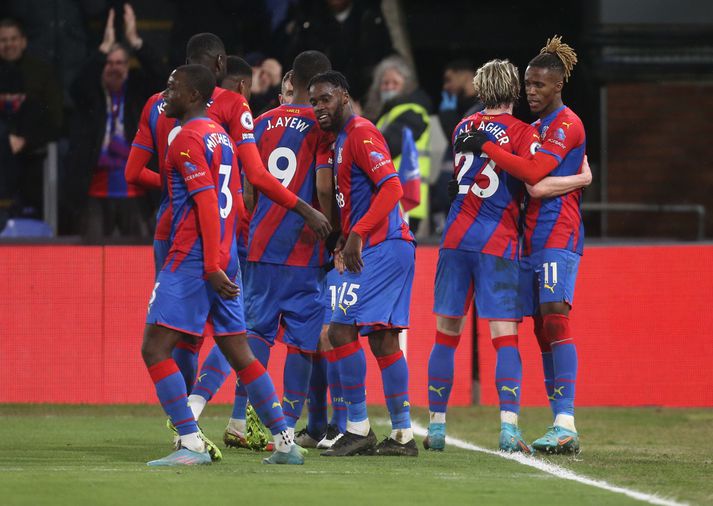 Leikmenn Crystal Palace fagna þriðja marki sínu í leiknum.