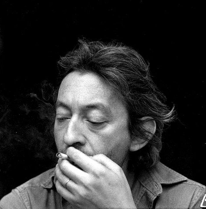 Franska erkitýpan? Tónlistarsnillingurinn Serge Gainsbourg bjó í StGermain-hverfi Parísar, átti kærustur eins og Catherine Deneuve og Jane Birkin, blótaði í viðtölum og reykti stanslaust. Hann var þó af pólskum gyðingaættum.