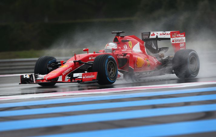 Vettel í dekkjaprófunum Pirelli á síðasta ári. Prófanirnar á braut Ferrari voru helst til leynilegar í ár.