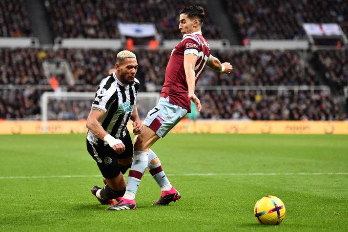 Newcastle og West Ham skiptu sigunum á milli sín í ensku úrvalsdeildinni í kvöld.