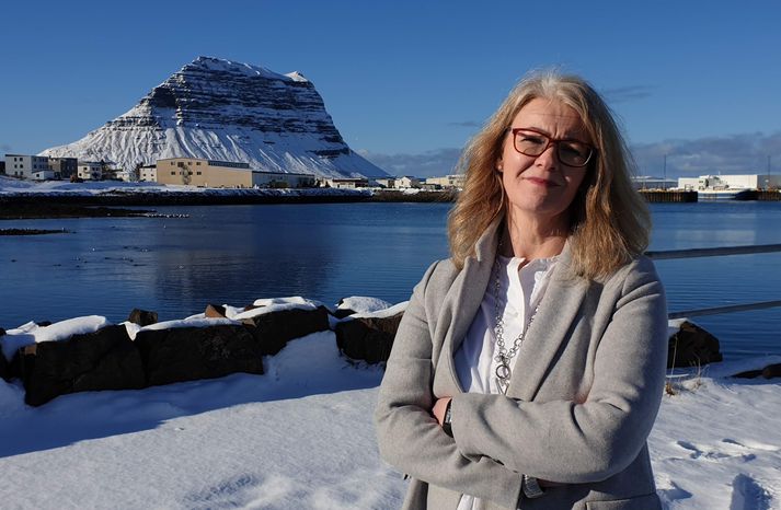 Björg Ágústsdóttir, bæjarstjóri Grundarfjarðarbæjar, segir fundahöld fram undan um framtíðarskipan mála við Kirkjufell. Fjallið er orðið mjög vinsælt á meðal ferðamanna en hættulegt yfirferðar. Þrír hafa látist á fjórum árum við að fara upp fjallið.