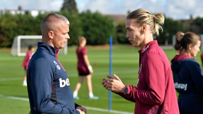 Paul Konchesky og Dagný Brynjarsdóttir náðu vel saman hjá West Ham United. 