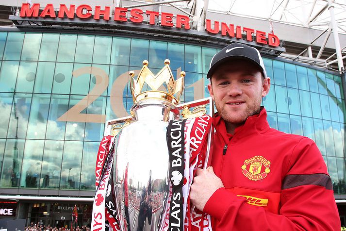 Wayne Rooney með enska meistarabikarinn þegar Manchester United vann hann síðast árið 2013.