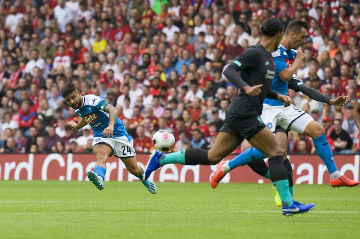 Insigne kemur Napoli í 1-0.