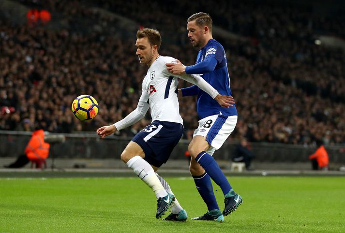 Gylfi og Eriksen eigast við á vellinum sem og á tölfræði töflunniV