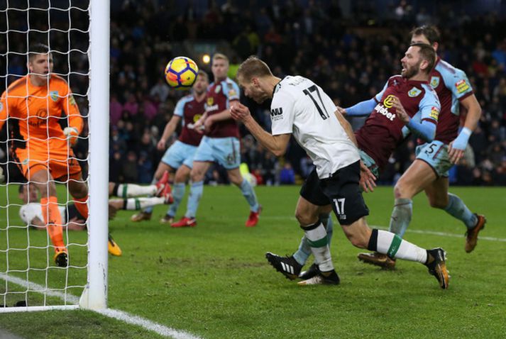 Ragnar Klavan skorar sigurmark Liverpool.