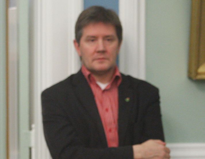 Björn Valur Gíslason vill að Alþingi hlutist til um ákærurnar.