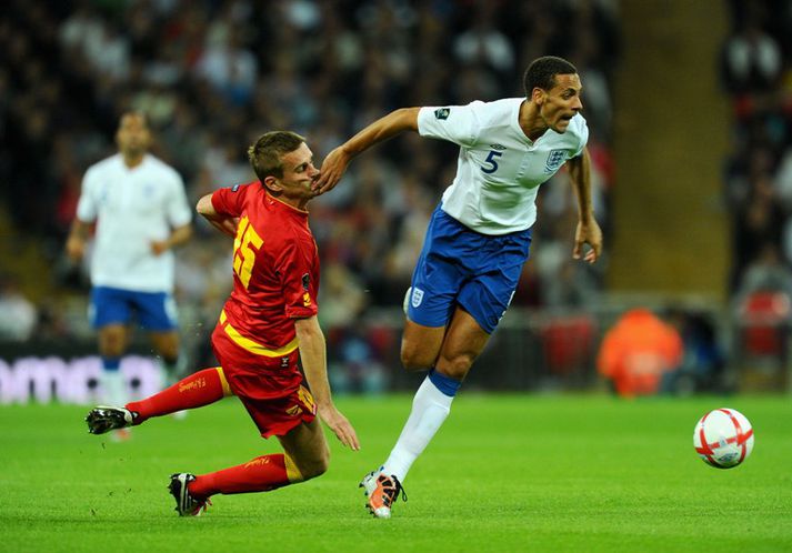 Rio Ferdinand í kröppum dansi í kvöld.