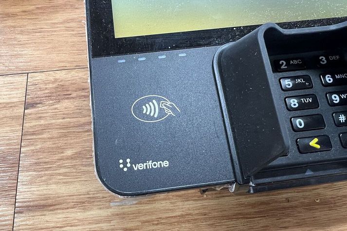Posar frá Verifone hættu að virka í um eina og hálfa klukkustund í kvöld.