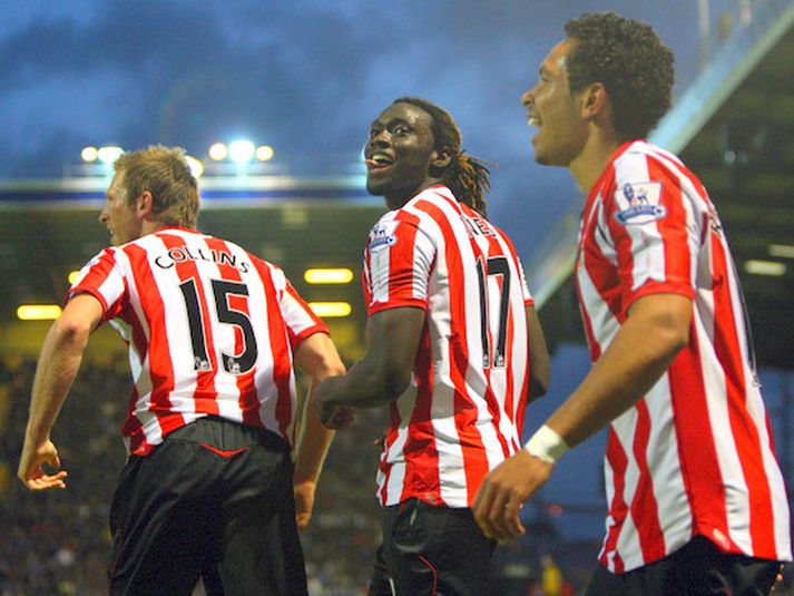 Kenwyne Jones fagnar hér marki með Sunderland.