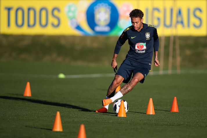 Neymar á æfingu brasilíska landsliðsins í gær
