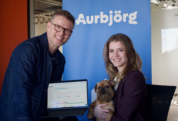 Jón Snæbjörnsson viðskiptatengslastjóri Aurbjargar og Elísabet Ýr Sigurðardóttir vöruþróunarstjóri Aurbjargar. Aurbjörg hefur undanfarið ár lagt mikla áherslu á lífeyrismálin og kynnir nú til sögunnar lausn, Lífeyrisbestun, sem hjálpar fólki að skipuleggja starfslok.