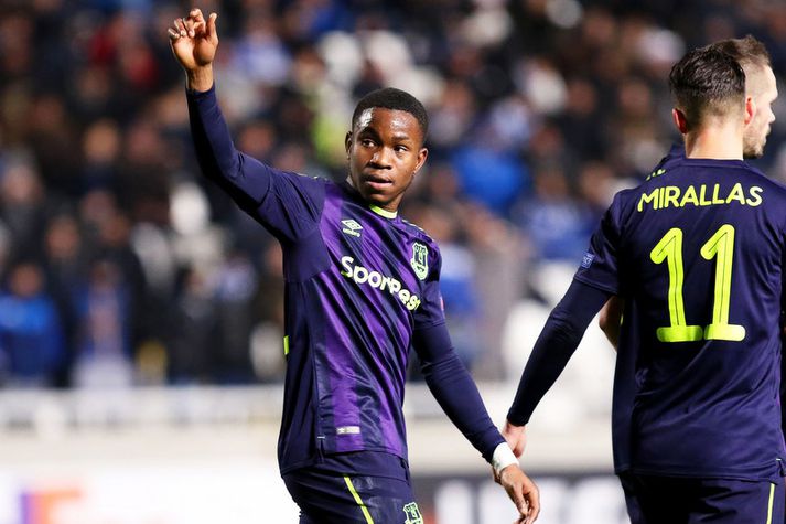 Ademola Lookman fagnar marki í kvöld.