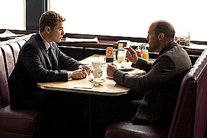 Nýliðinn og harðhausinn Jason Stratham og Ryan Philippe þurfa að eltast við hinn miskunnarlausa tölvuþrjót Lorenz.