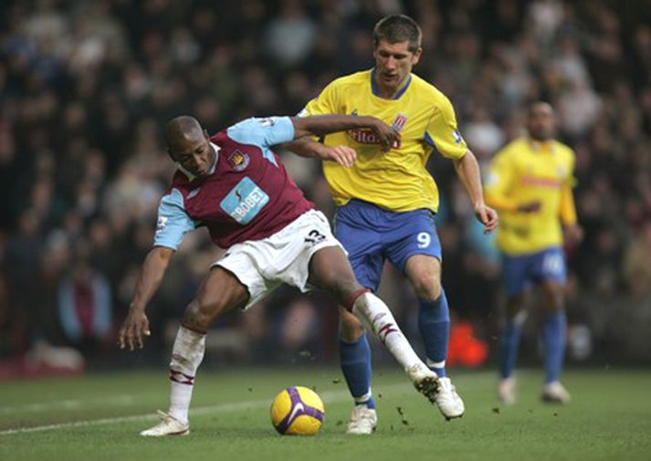 Luis Boa Morte í leik með West Ham.