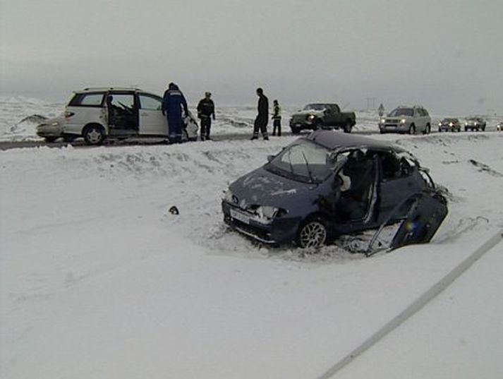 Frá vettvangi á Reykjanesbraut í morgun.