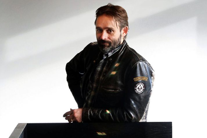 Frumsýning kvikmyndarinnar Contraband hefur verið færð fram til 13. janúar. Baltasar Kormákur leikstýrir myndinni en með aðalhlutverkin fara þau Mark Wahlberg og Kate Beckinsale.