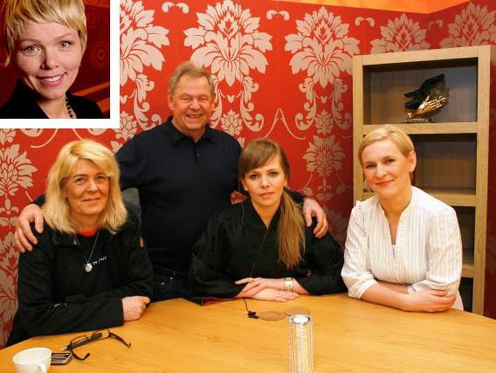 Bergljót Davíðsdóttir, Ingvi Hrafn, Kata Bessadóttir og Lára Ómarsdóttir. Ásdís Olsen er fyrrum þáttastjórnandi Mér finnst.