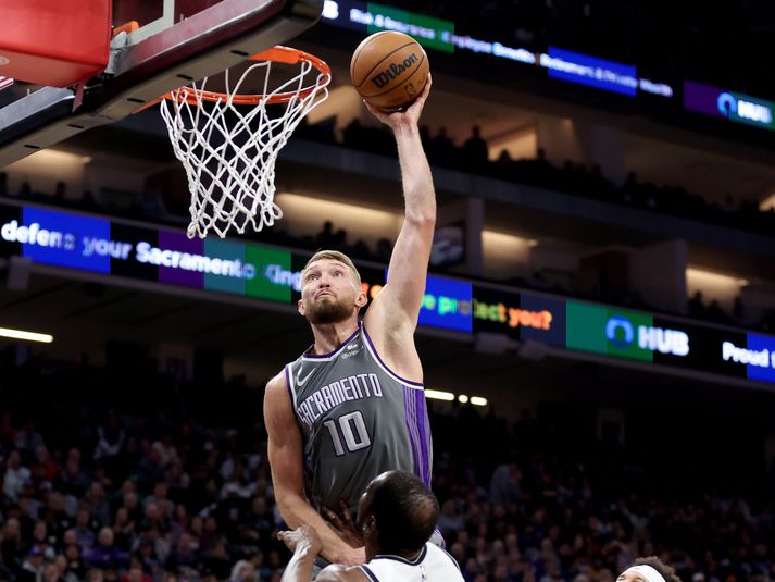 Domantas Sabonis treður yfir Kevin Durant hér um árið