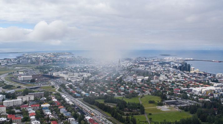 Reykurinn frá húsinu séður úr lofti.