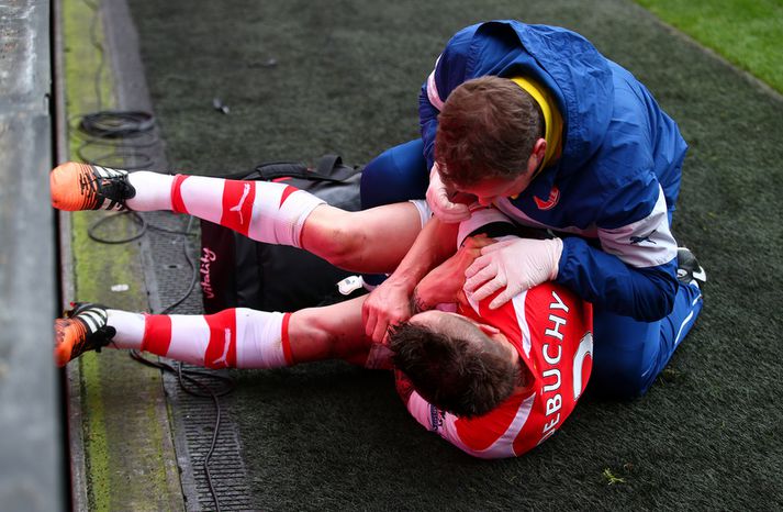 Mathiu Debuchy steinlá eftir atvikið á laugardaginn.