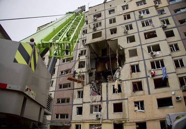 Tveir létust þegar Rússlandsher hæfði íbúðarhús í Dnipro. 