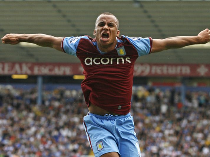 Gabriel Agbonlahor fagnar hér sigurmarki sínu.