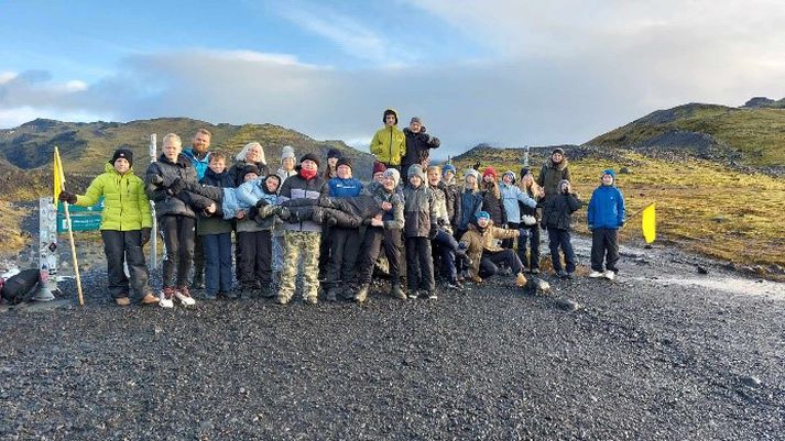 Krakkarnir í sjöunda bekk í Holsskóla komust að því við mælingar í síðustu viku að Sólheimajökull hafði skriðið fram í fyrsta sinn í hálfan annan áratug.