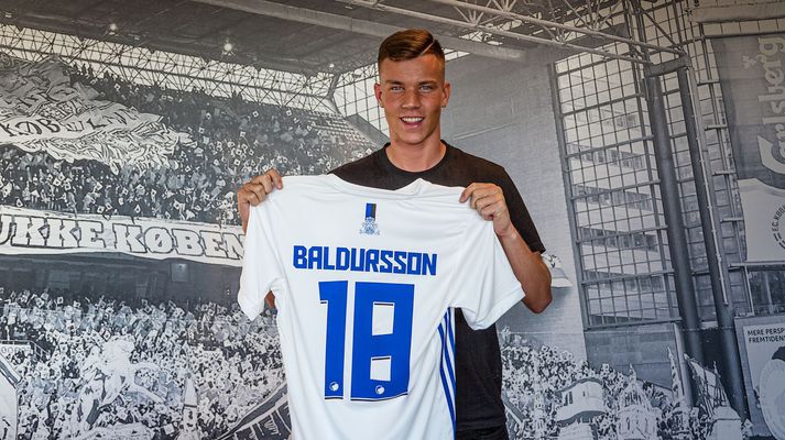 Andri Fannar Baldursson með treyju FCK.