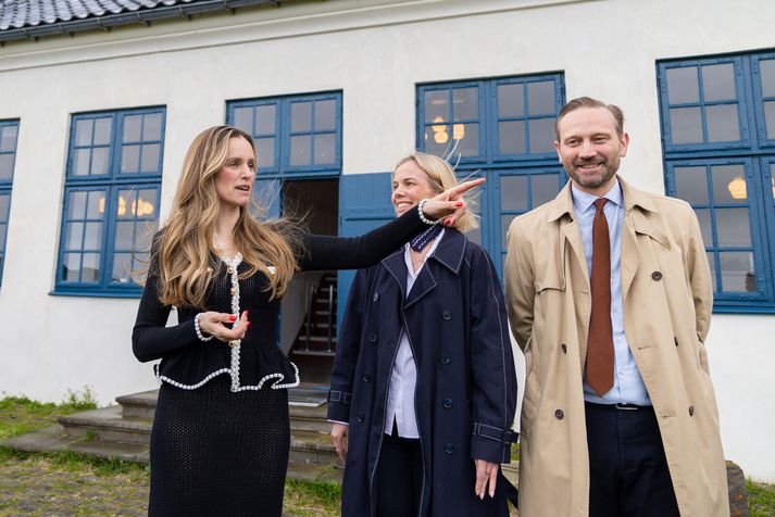 Hildur Björnsdóttir, verðandi borgarstjóri, vísar veginn áfram við hlið Bjargar Magnúsdóttur, verðandi forseta borgarstjórnar, og Einars Þorsteinssonar, verðandi formanns borgarráðs.