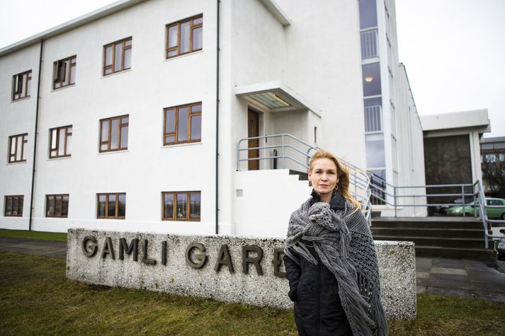 Rebekka Sigurðardóttir fyrir framan Gamla garð sem Félagsstofnun stúdenta mun nú stýra.