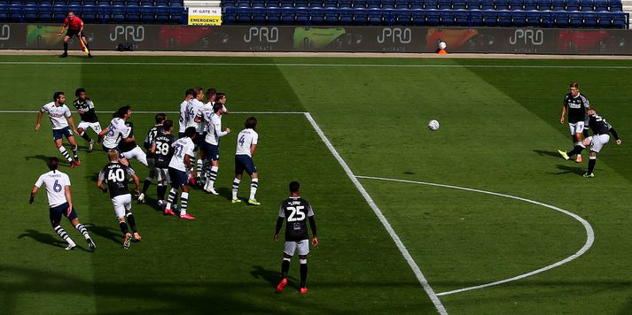 Spyrnan frá Rooney áðan sem endaði í bláhorninu. Derby County eru komnir í góða stöðu.