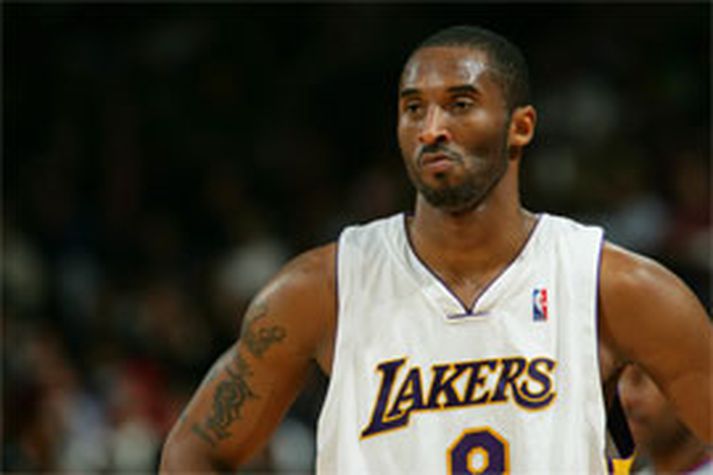 Eins og svo oft áður í vetur dugði stórleikur Kobe Bryant liði Lakers ekki til sigurs. Bryant skoraði 45 stig í leiknum, en tók 37 skot utan af velli og hitti aðeins úr 13 þeirra