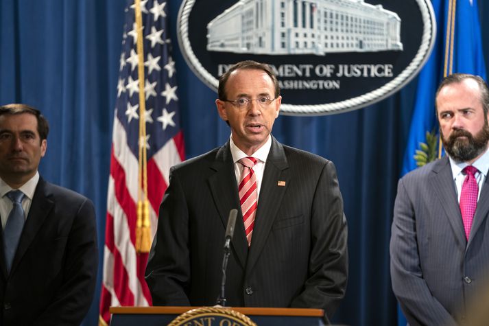 Rod Rosenstein tilkynnti um ákærurnar á blaðamannafundi í Washington í dag.