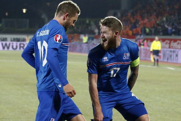 Gylfi Þór Sigurðsson og Aron Einar Gunnarsson fagna einu af átta mörkum Íslands í undankeppninni. 