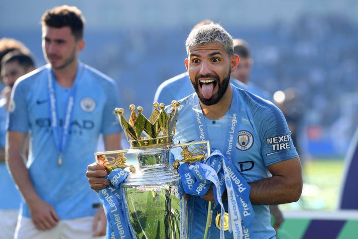 Sergio Aguero fagnar Englandsmeistaratitlinum með Manchester City. Hann á von á vænum bónus vinni Manchester City Meistaradeildina efrtir sautján daga.