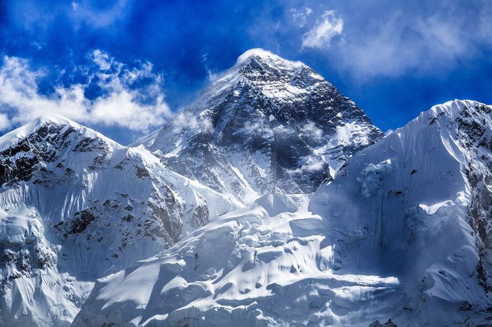 Everest-fjall er 8.848 metra hátt. Eða 8.844. Eða eitthvað þar á milli kannski? Það kemur í ljós á morgun.