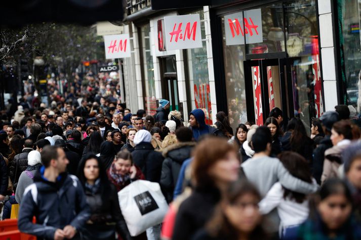 Stór hluti Íslendinga fer á hverju ári til útlanda til að kaupa föt. H&M nýtur mikilla vinsælda.