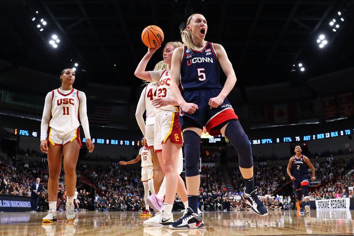 Paige Bueckers er frábær leikmaður með háskólaliði UConn og hún er á leiðinni í WNBA deildina eftir að skólaárinu lýkur.