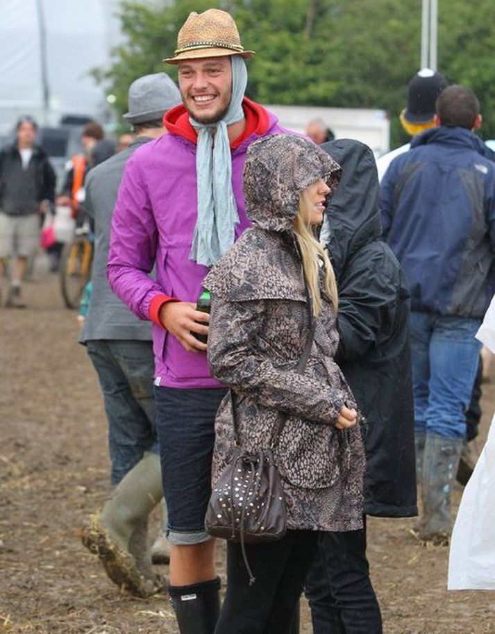 Carroll var hress á Glastonbury eins og sjá má á þesari mynd.